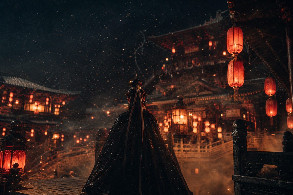 AI 古装剧《长安烬》剧照：宫城夜色中的红灯笼与汉服背影